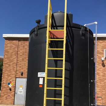 6650 SAFE-Tank with ladder and reverse float level gauge installed